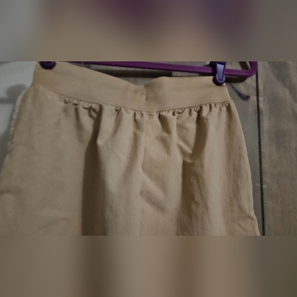 NIKE Women's Sportswear Essential Woven High-Waisted Curve Pants. Tan/cream. XS - Picture 11 of 14